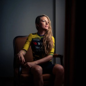 Dames Fietskleding Team Visma Lease a Bike 2025 The Wingbeat damesshirt